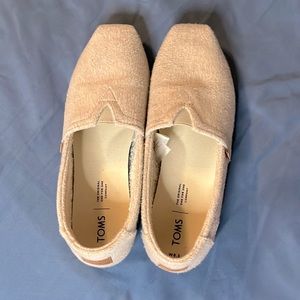 TOMS, 8.5W, furry nude